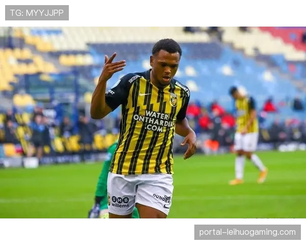 特写镜头：莱比锡前锋奥蓬达冲刺时速突破36公里-小时